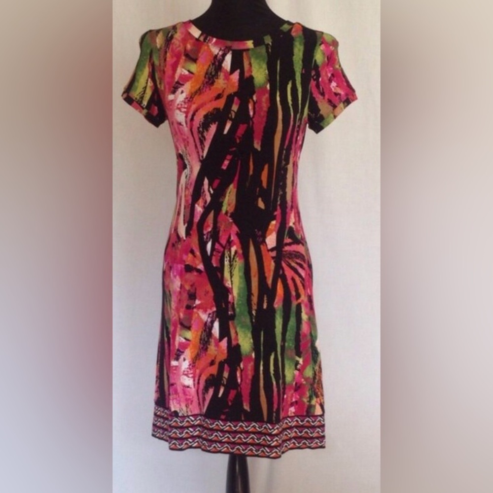 Calvin Klein Tee-Shirt Dress in an Abstract Multi Black, Pink, Coral; Sz. M